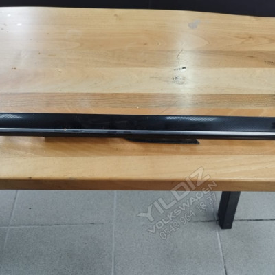 Volkswagen Golf 7 Gögüs Çıtası 5G1858227